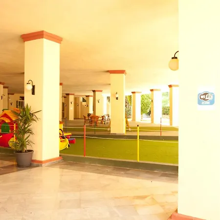 Beachside In Elviria, Romana Playa Apartment *