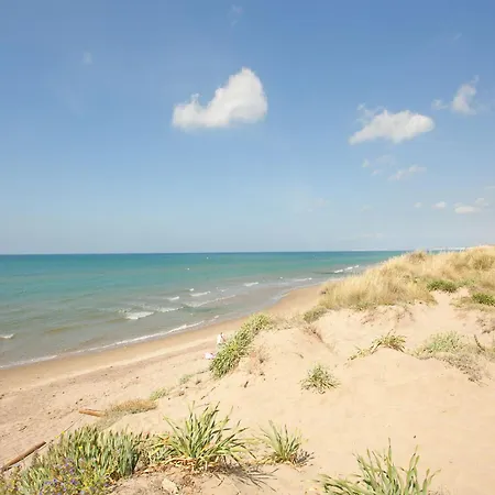 Beachside In Elviria, Romana Playa Apartment
