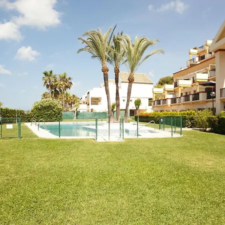 Beachside In Elviria, Romana Playa Apartment